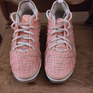 Nike Women's Pink Peach Knit Sneakers